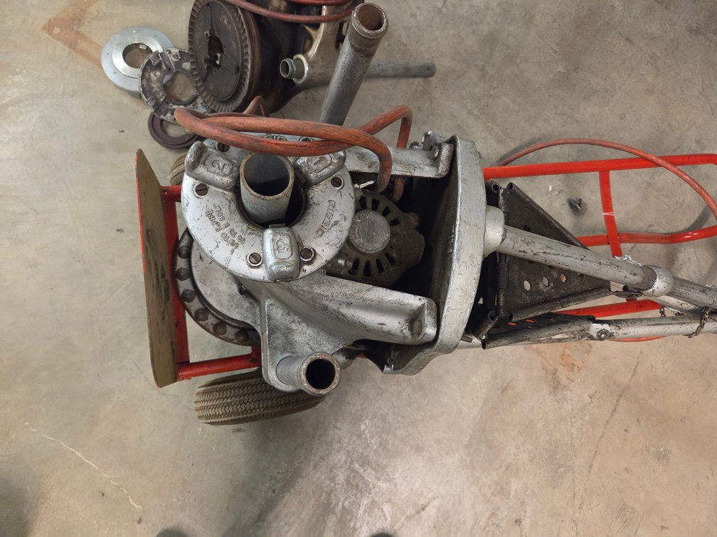 Rigid 300 pipe threader with hand truck