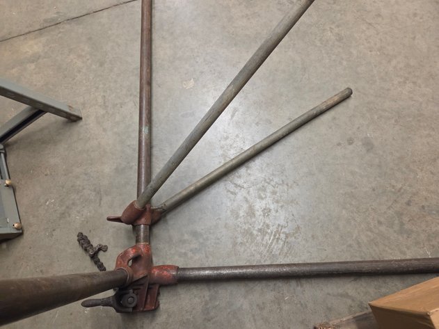Rigid chain pipe vice