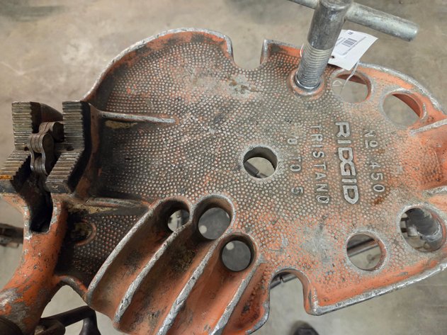 Rigid chain pipe vice