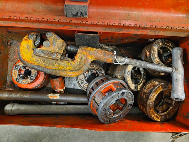 Rigid cutter / threader & inserts