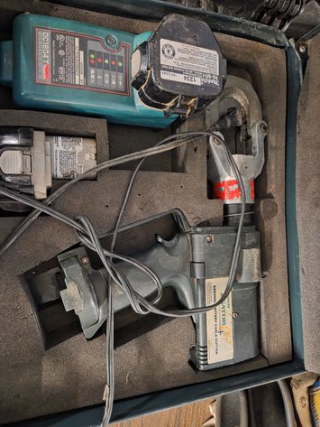 Greenlee Gator ESG50GL battery cable cutter