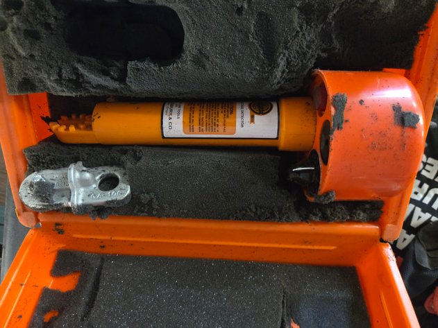 Salisbury sudio/visual voltage detector & fluke 155510KV insulation tester