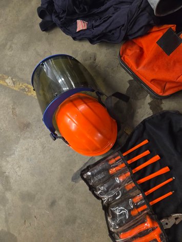 Salisbury insulated golves / suit & tools