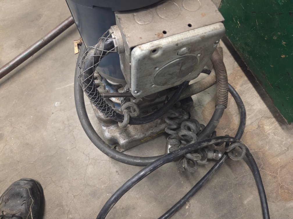 Greenlee No. 885 1-1/4 - 5" portable hydraulic bender & hydraulic pump