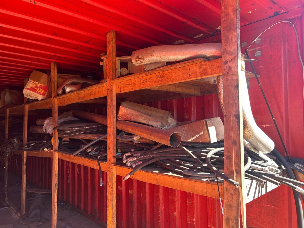 Contents Of Brown Container Lot 289