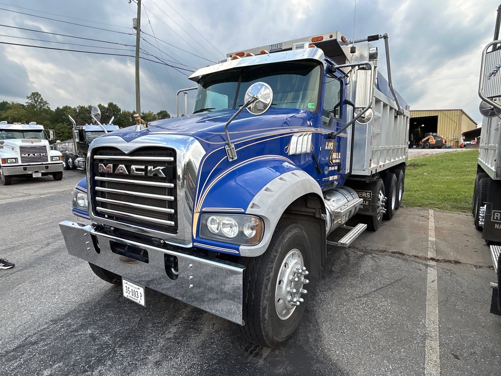 2019 Mack Granite Truck