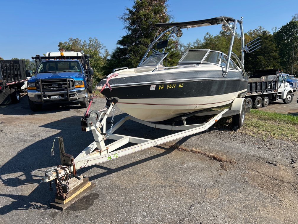 1994 StingRay 556 ZP Boat