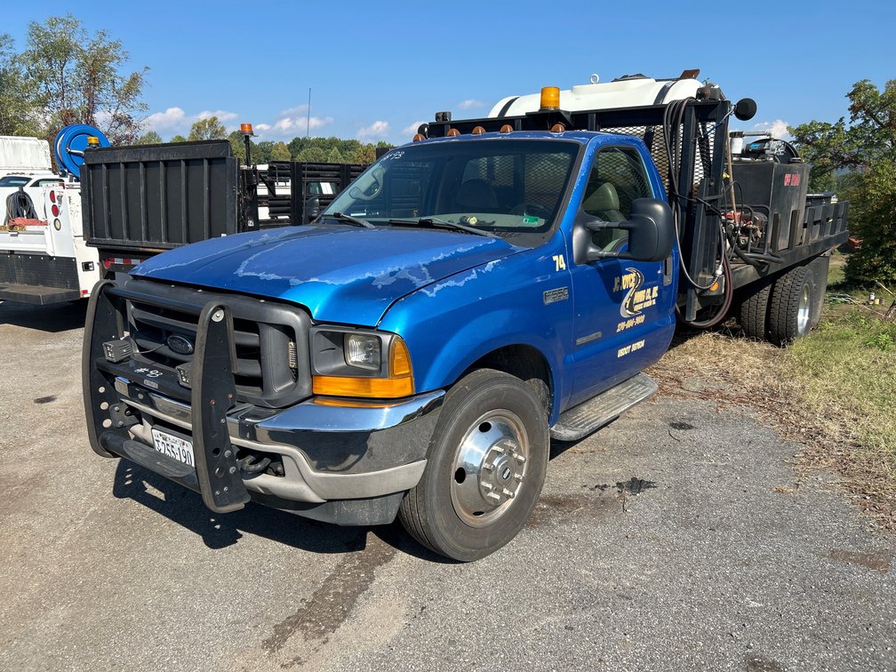 2001 Ford F-550 Truck
