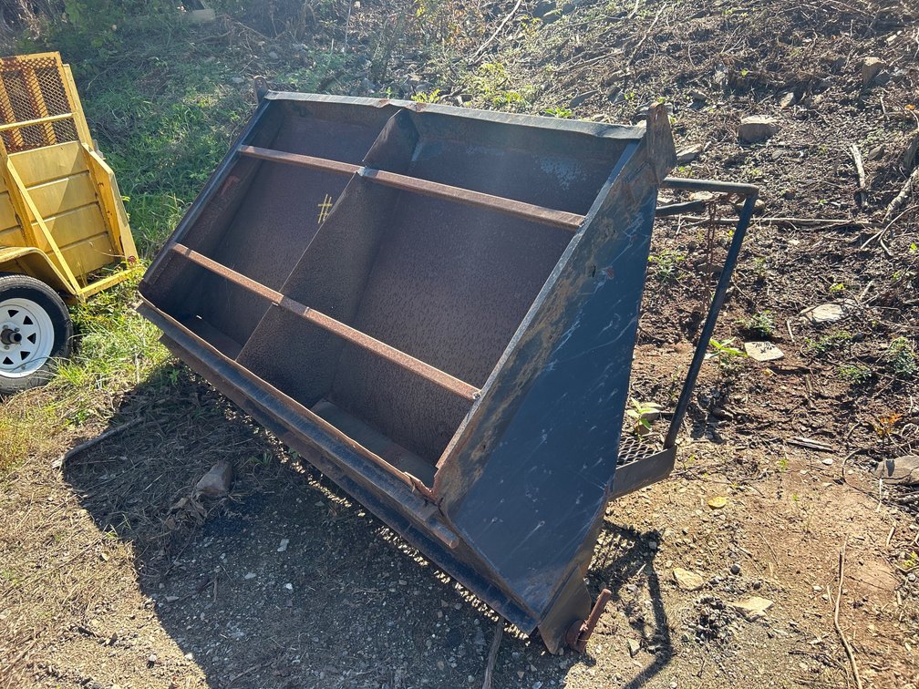 Dump Truck Gravity Fed Tailgate