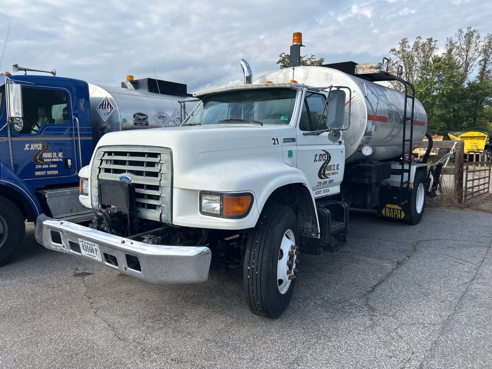 1997 Ford F800 Truck