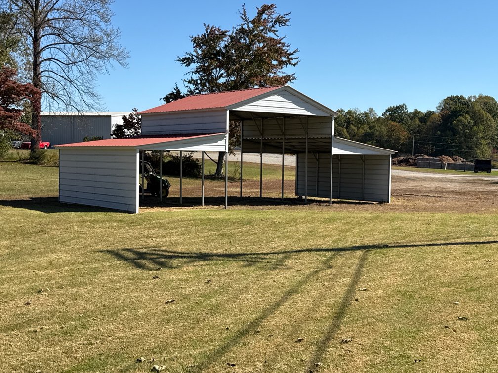 Metal Building. Buyer is responsible for disassembly.