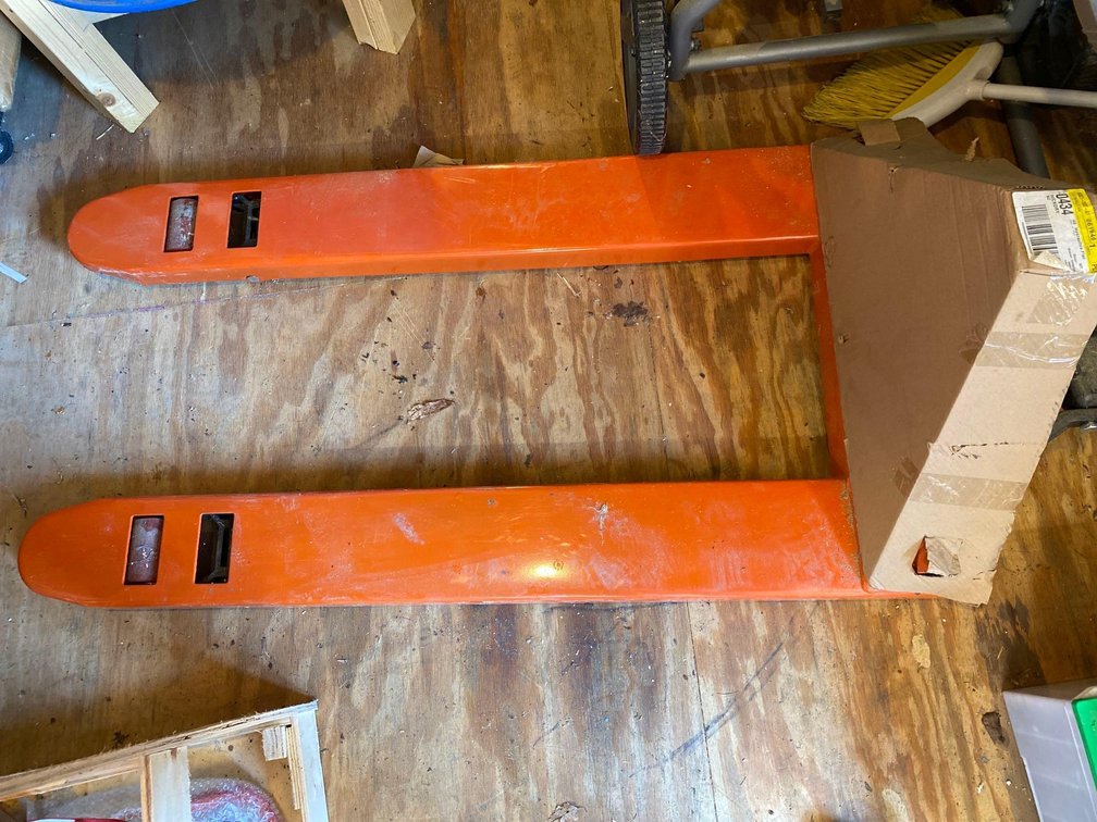 2 1/2 TON PALLET JACK