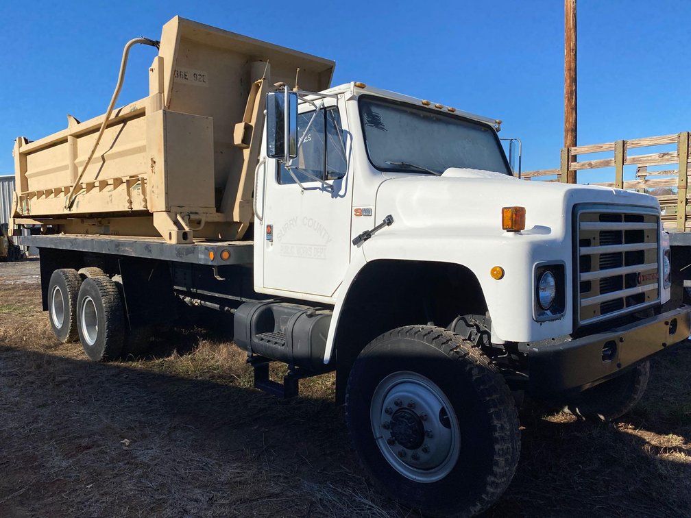 1988 INTERNATIONAL 6X6 FLAT BED-DT466-S1900 (DUMP BED DOES NOT GO WITH TRUCK)