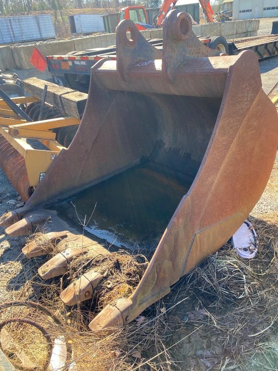 50" WIDE EXCAVATOR BUCKET-(CRACKED & REPAIRED FEW TIMES)-FITS CAT 322