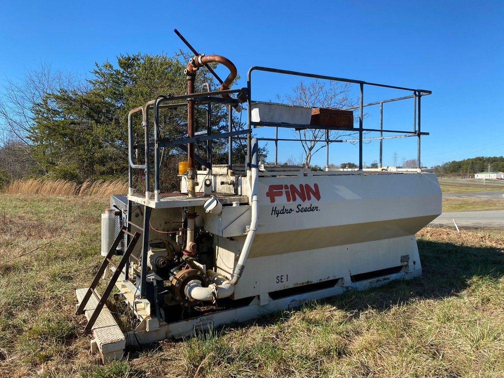FINN HYDRO SEEDER MODEL T120-1000 GALLON (RUST)