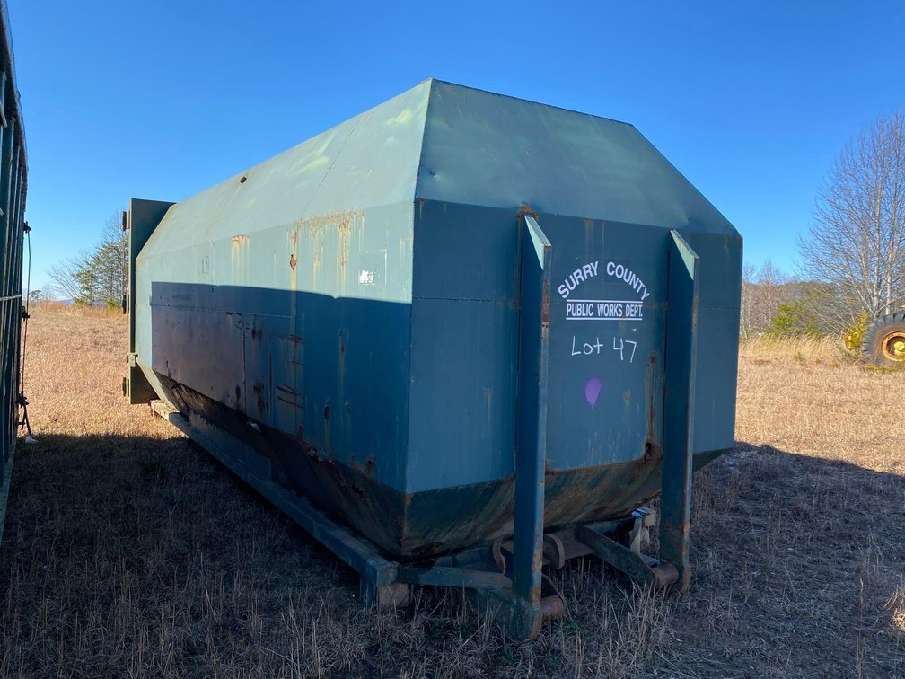 40 YD-COMPACTOR CAN-(RUSTED OUT)
