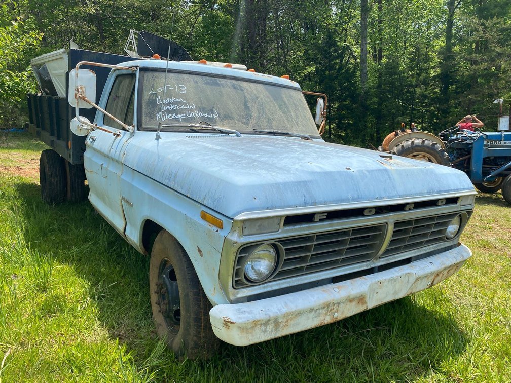 1974 CUSTOM F350-VIN#F37YCT03773-FLATBED-DUMP-MILEAGE UNKNOWN-CONDITION UNKNOWN-HAS TITLE-NO BRAKES