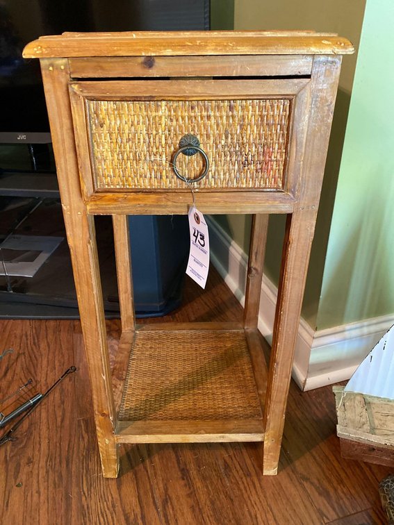 ACCENT TABLE
