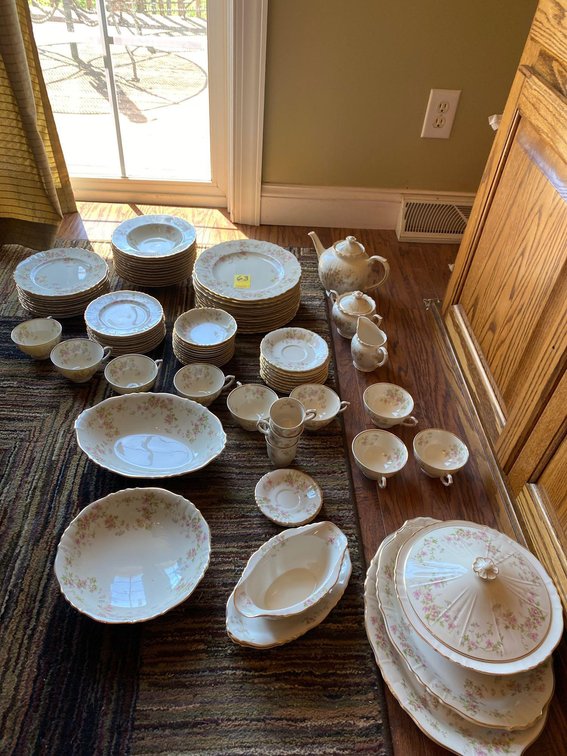 FEDERAL SHAPE SYRACUSE CHINA-84 PIECES