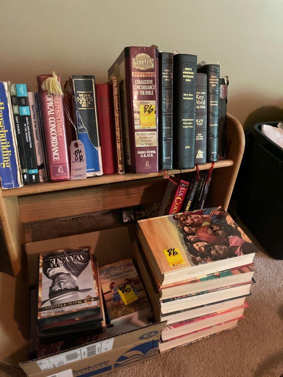 SMALL MAGAZINE SHELF WITH BOOKS