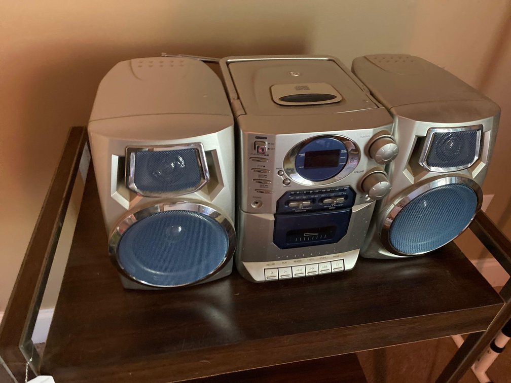 SANYO TV-PINESTAND-SMALL CASSETTE PLAYER