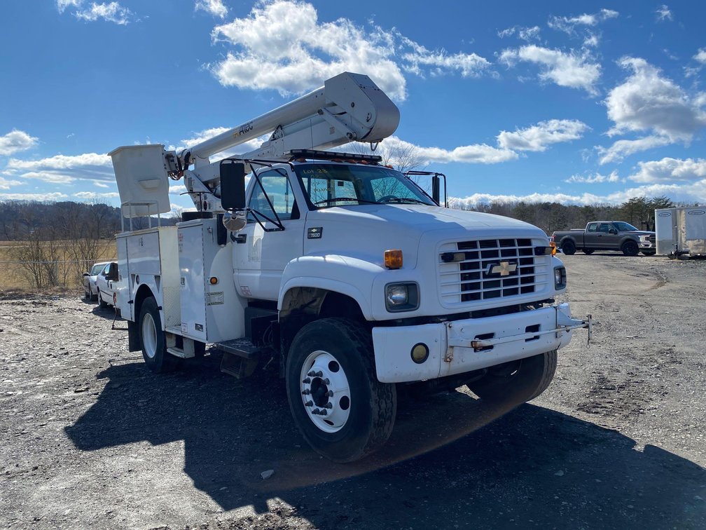 2002 CHEVROLET 7500 BUCKET TRUCK
