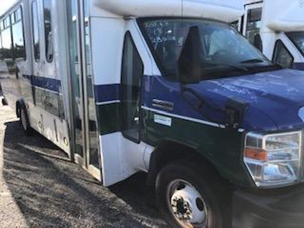 2013 FORD CHAMPION CHALLENGER BUS