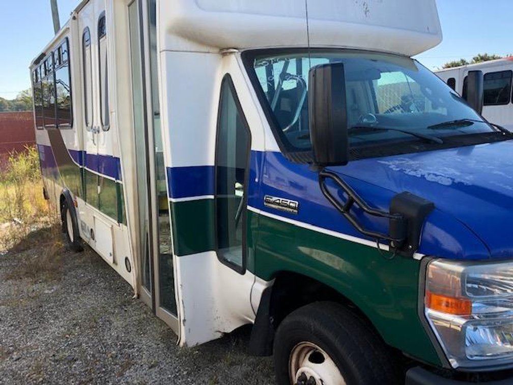 2013 FORD CHAMPION CHALLENGER BUS