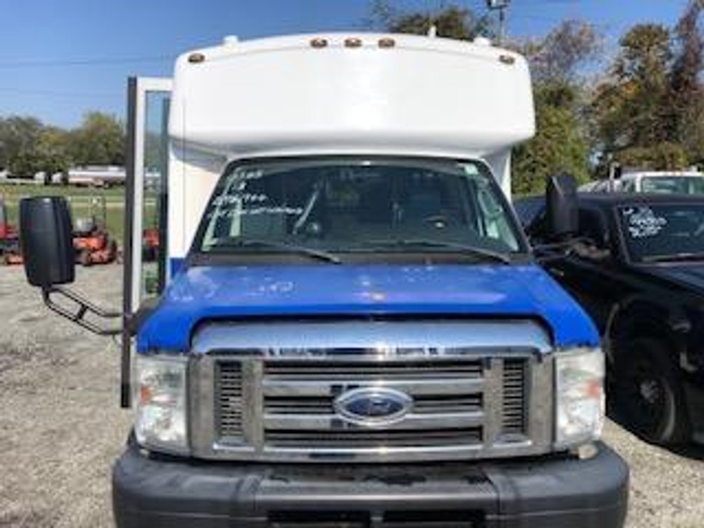 2013 FORD CHAMPION CHALLENGER BUS