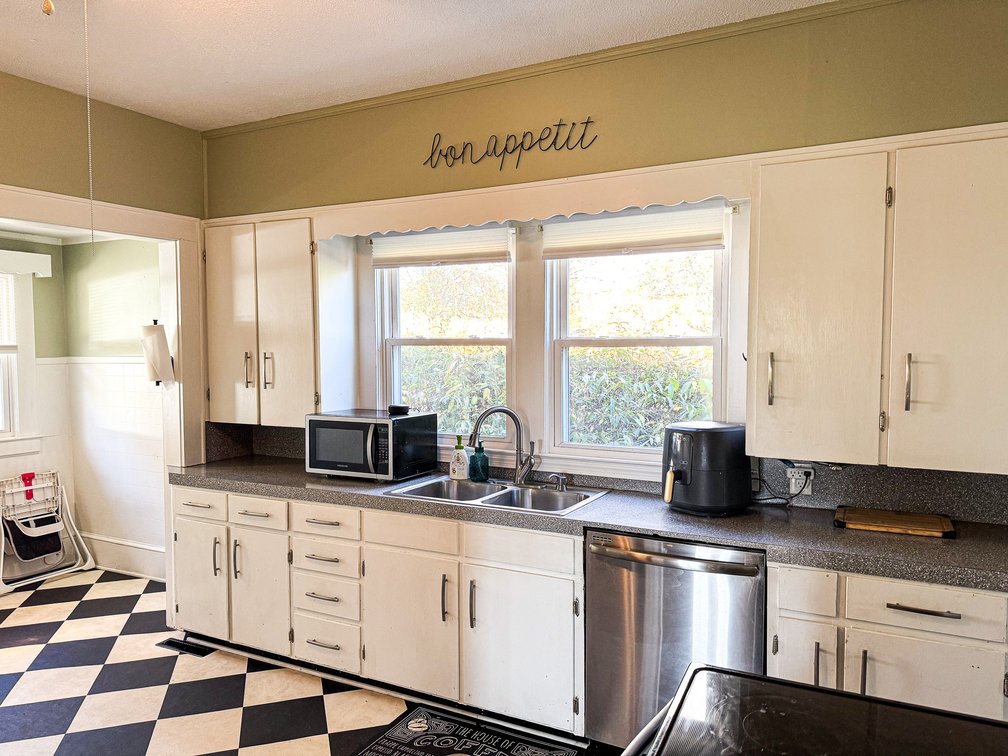 Image for Home For Sale in Mount Airy - 546 Franklin Road