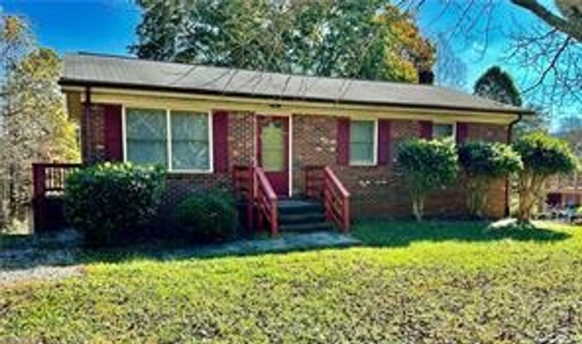 Image for Home For Sale in Pinnacle - 1210 Osborne Joyce Road