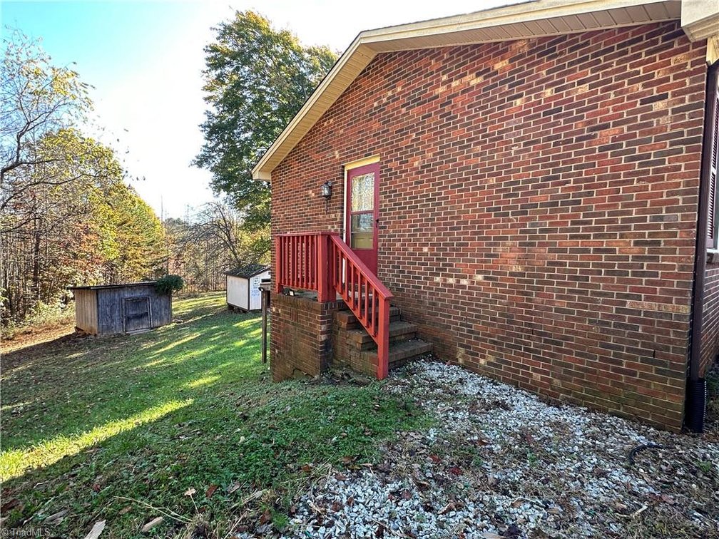 Image for Home For Sale in Pinnacle - 1210 Osborne Joyce Road