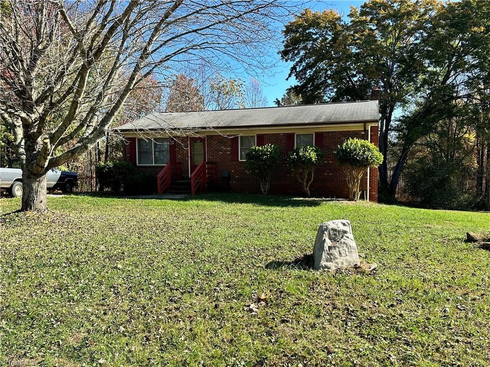 Image for Home For Sale in Pinnacle - 1210 Osborne Joyce Road