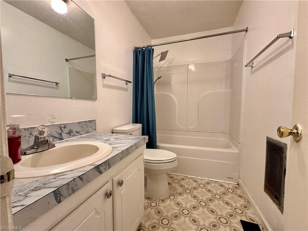 Image for Home For Sale in Pinnacle - 1210 Osborne Joyce Road
