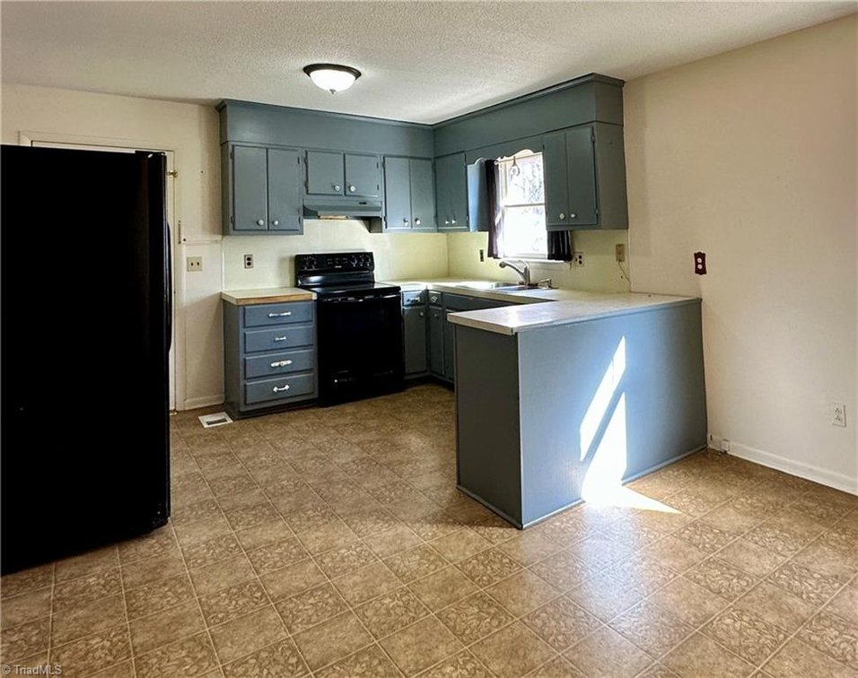 Image for Home For Sale in Pinnacle - 1210 Osborne Joyce Road