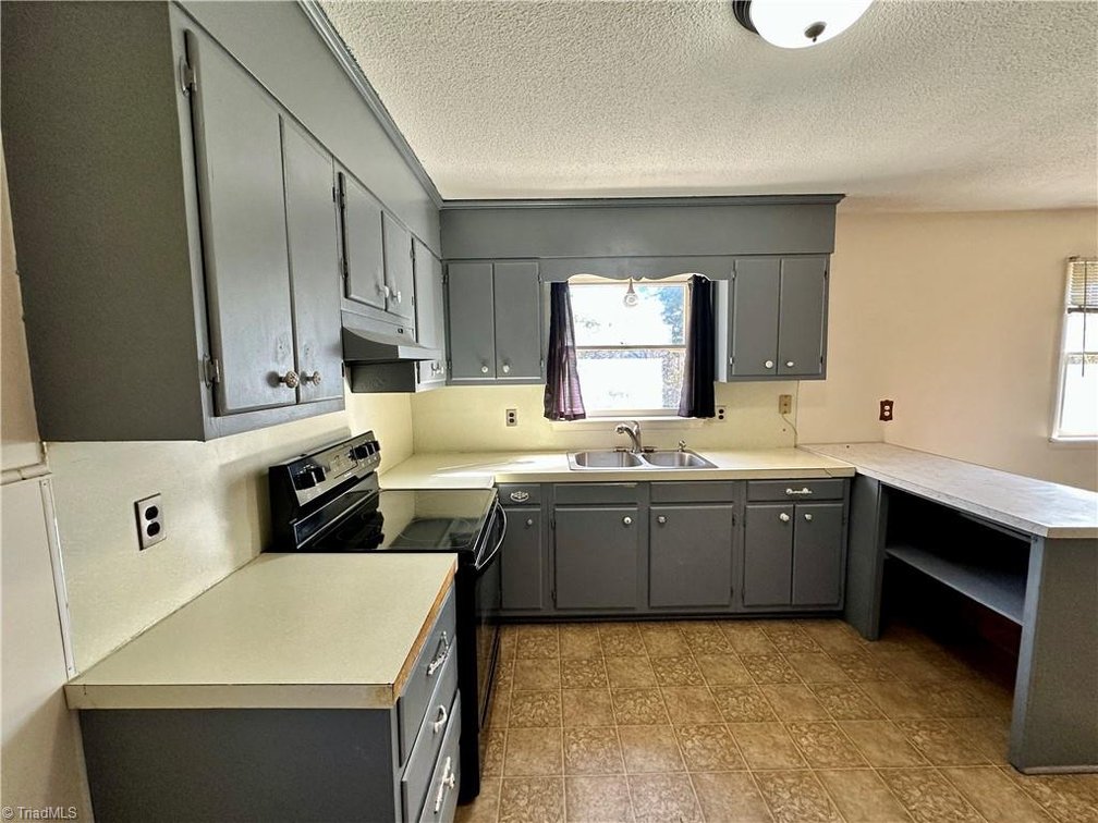 Image for Home For Sale in Pinnacle - 1210 Osborne Joyce Road