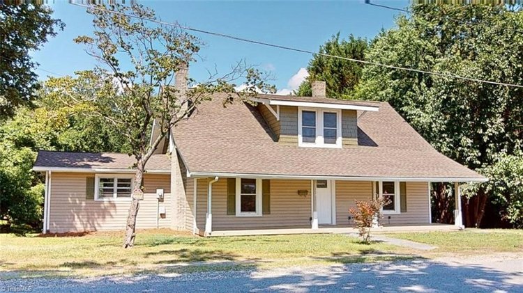 Home For Sale in Mount Airy - 1023 Spring Street