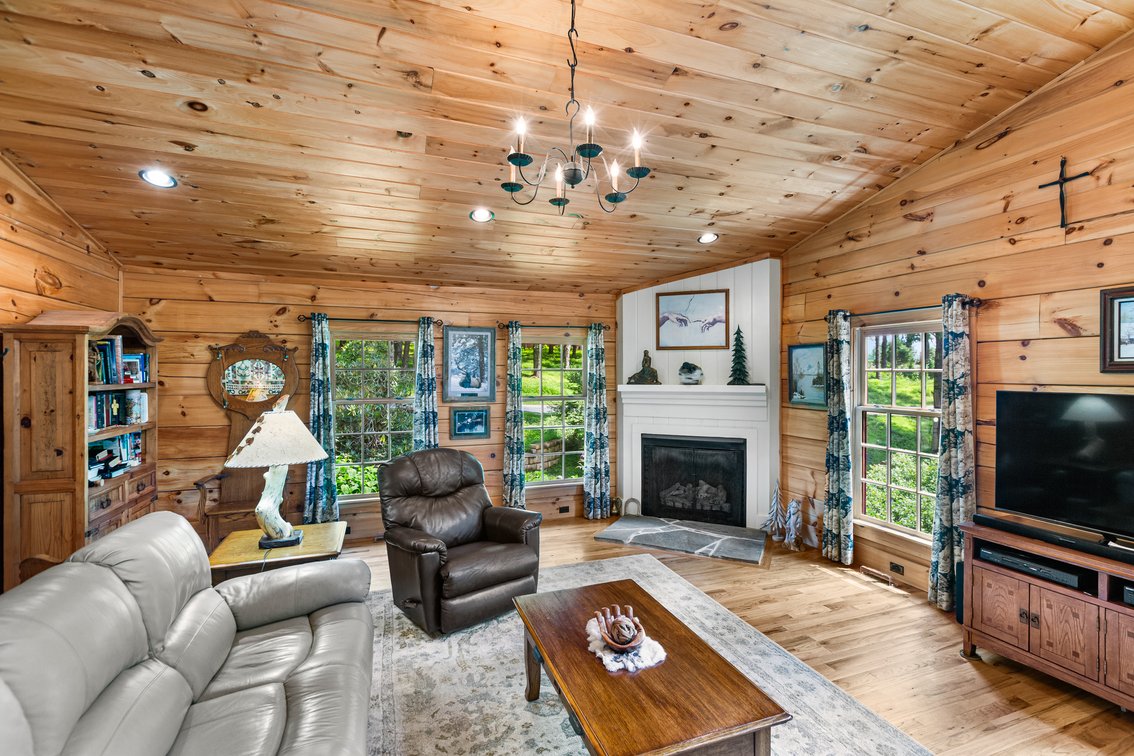 Image for Cabin For Sale in Fancy Gap, Virginia - 212 Olympus