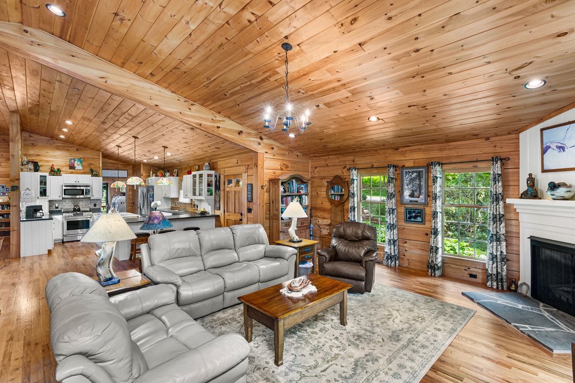 Image for Cabin For Sale in Fancy Gap, Virginia - 212 Olympus