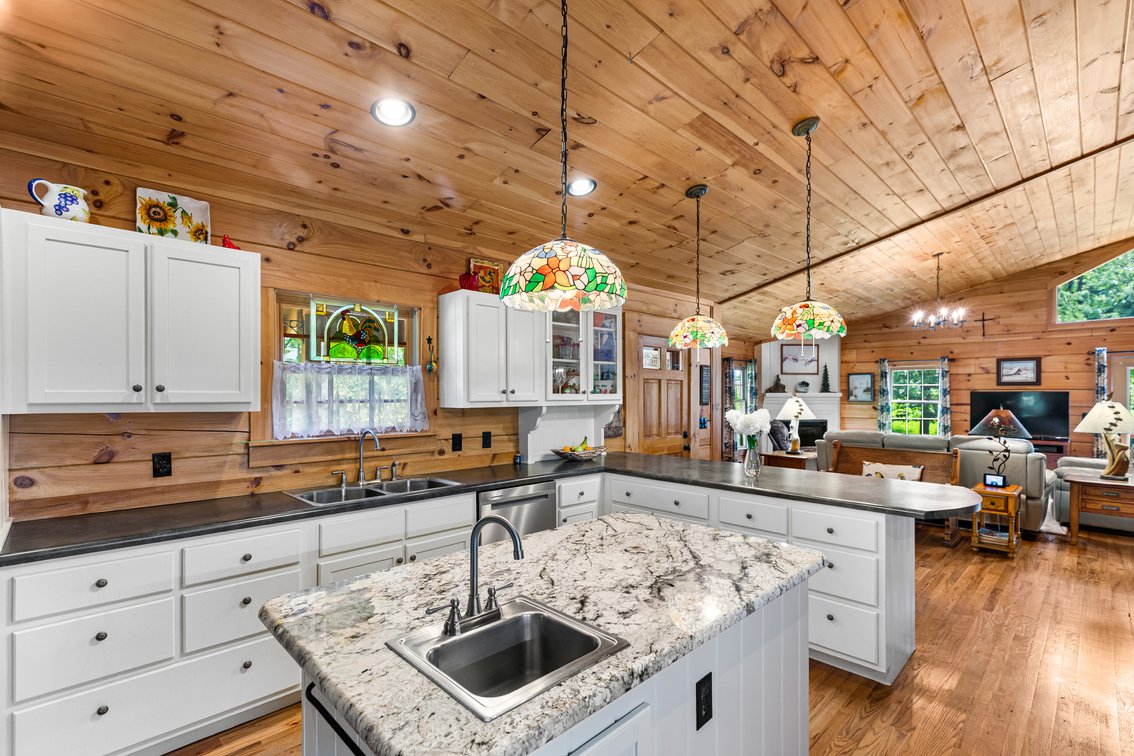 Image for Cabin For Sale in Fancy Gap, Virginia - 212 Olympus