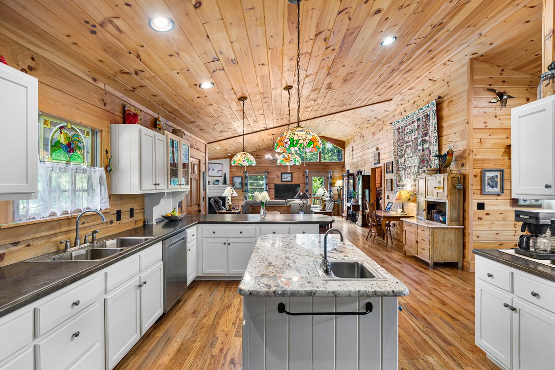 Image for Cabin For Sale in Fancy Gap, Virginia - 212 Olympus
