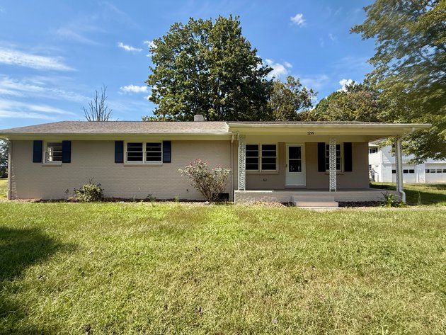 Real Estate Auction - Brick Home & Apartment with Garage on 1.2± Acres in Mount Airy, NC