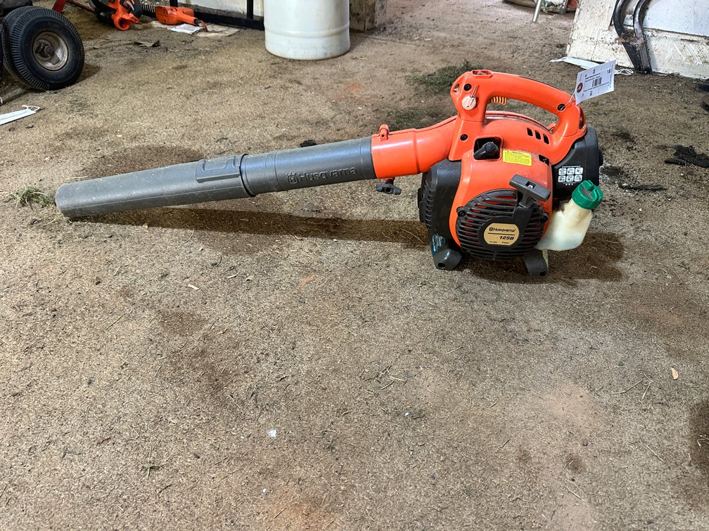 Husqvarna 125B blower