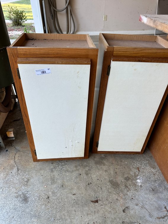 2 upper wall cabinets