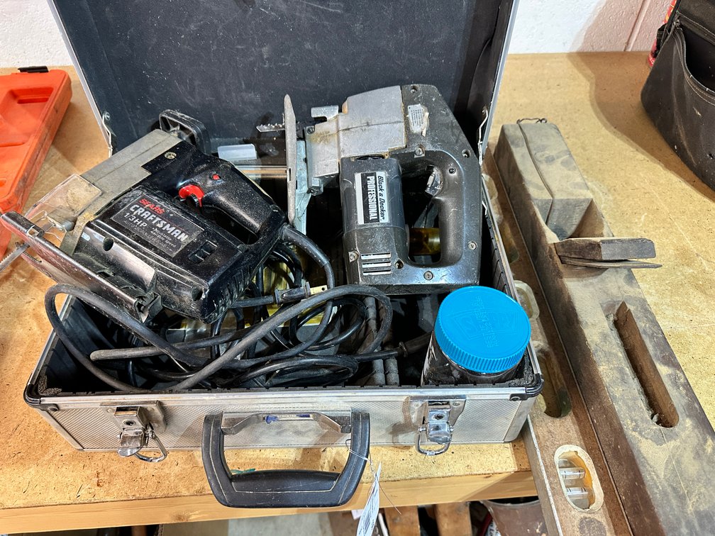 2 jigsaws, level and planer