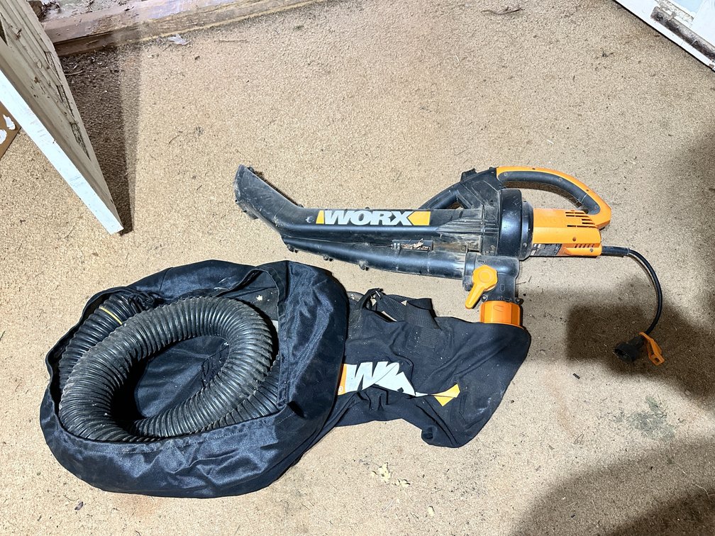Worx Electric Leaf Blower/Mulcher/Vacuum 