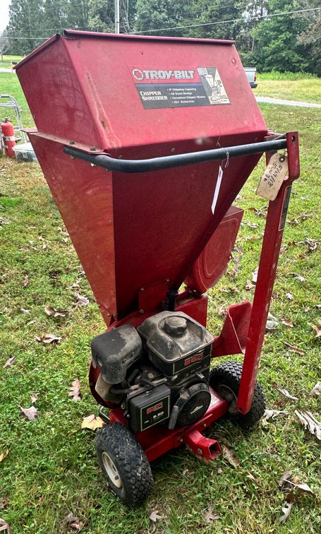 Troy-Bilt Chipper Shredder with Briggs and Stratton 850 Series Engine