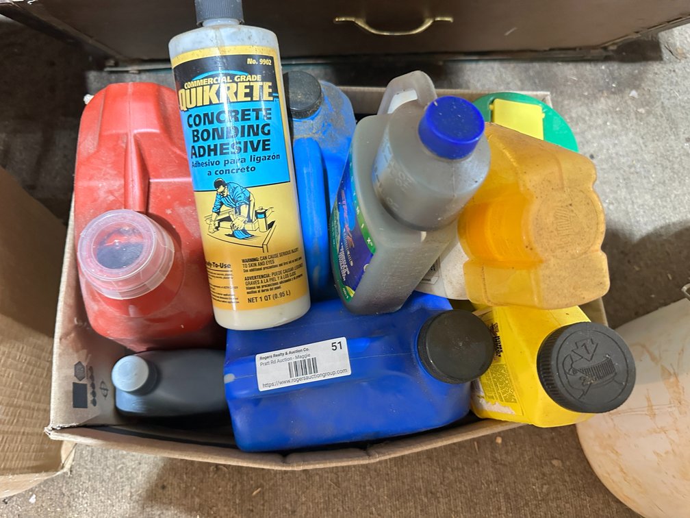Assorted motor oil and round up