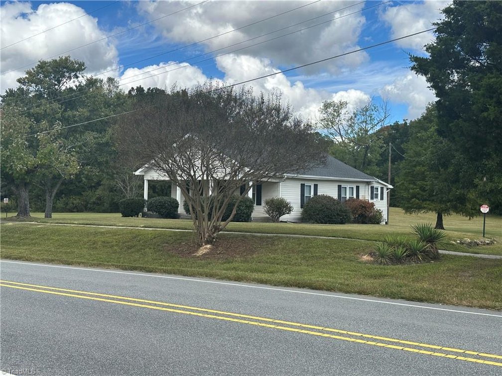 Image for Home For Sale in Oakridge - 8410 Linville Road