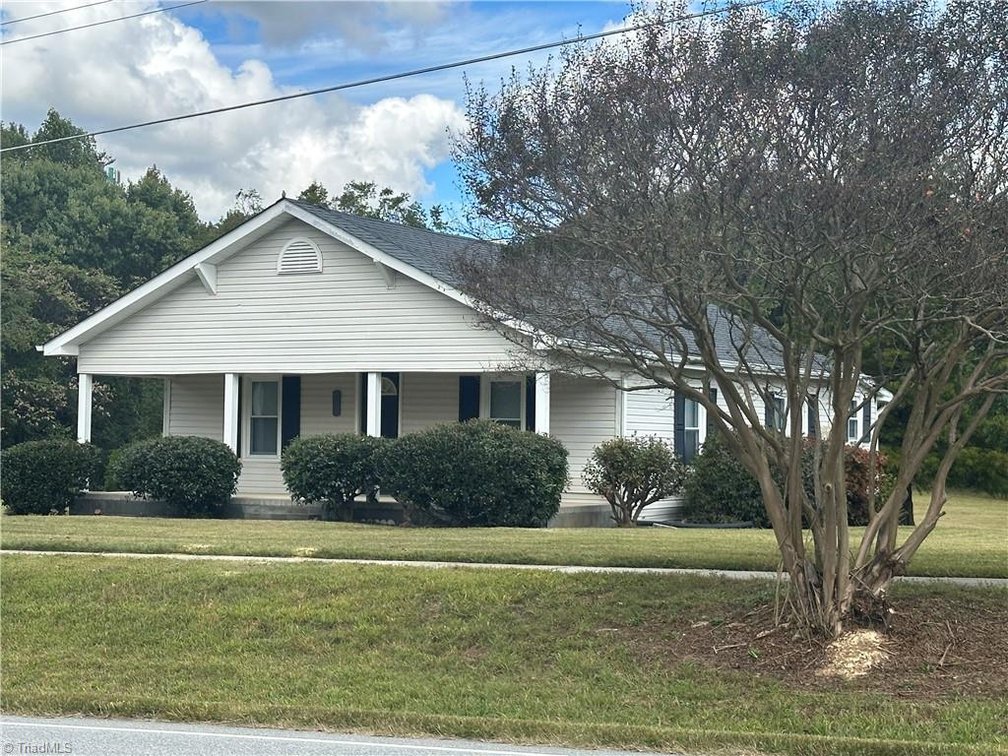 Image for Home For Sale in Oakridge - 8410 Linville Road